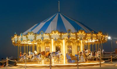 Ditch the Bloat : Building a Swipeable Carousel with Only CSS cover image