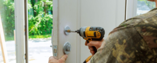 Cover image for aussredlocksmith