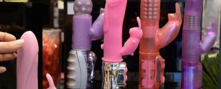 Cover image for vibrator